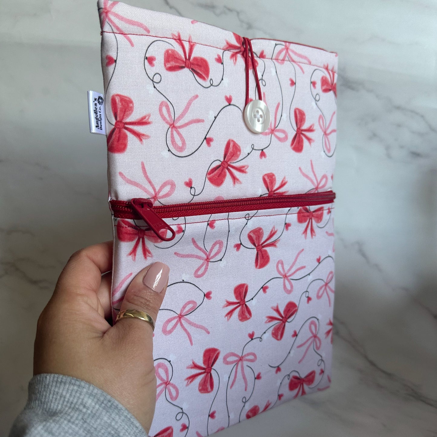 LOVESTRUCK book sleeve