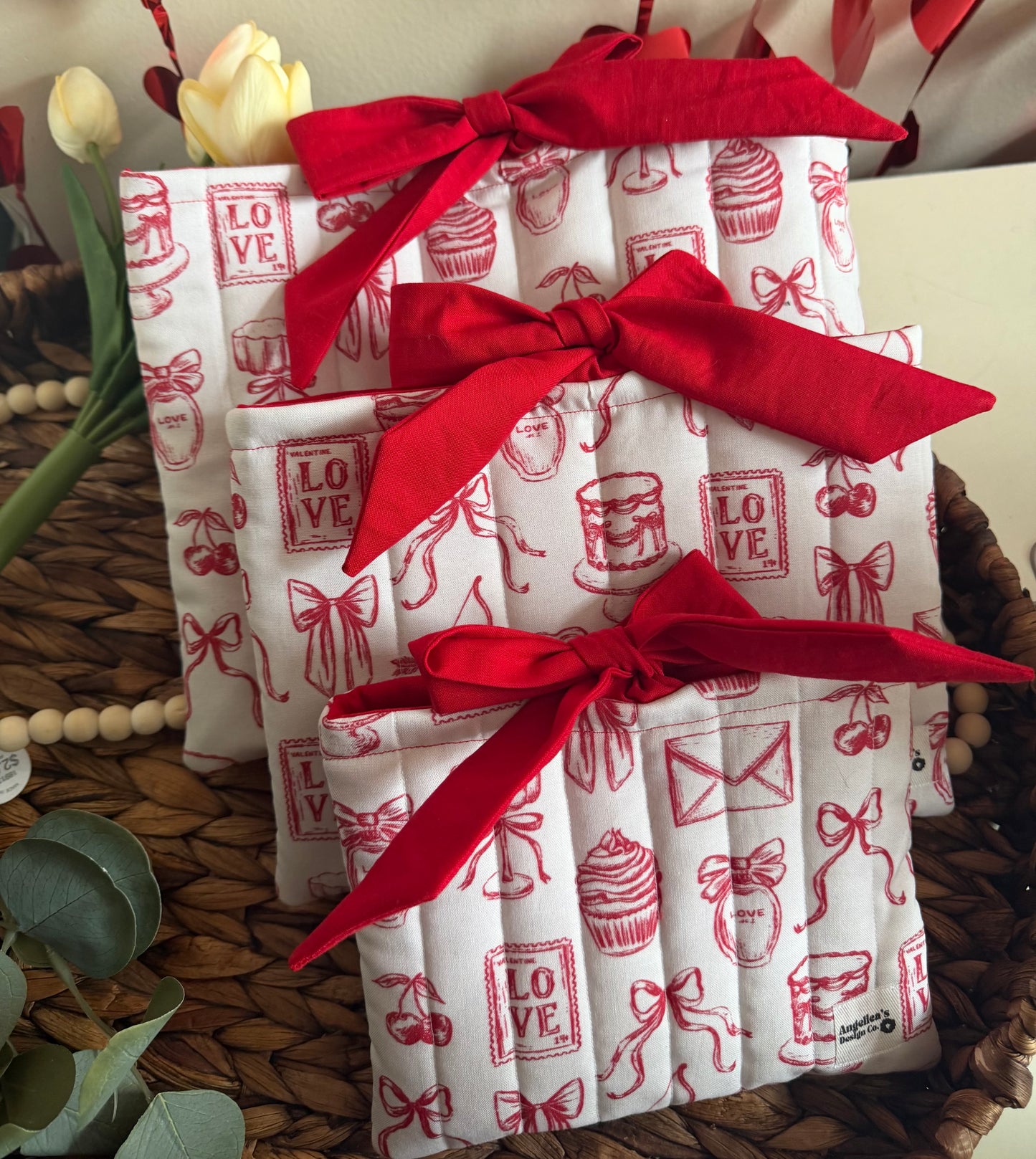 VINTAGE VALENTINE quilted booksleeve