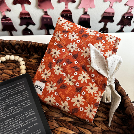 IT'S GIVING AUTUMN quilted booksleeve
