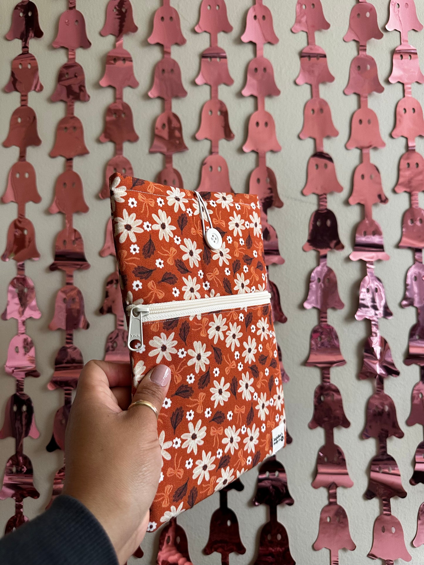 IT'S GIVING AUTUMN booksleeve