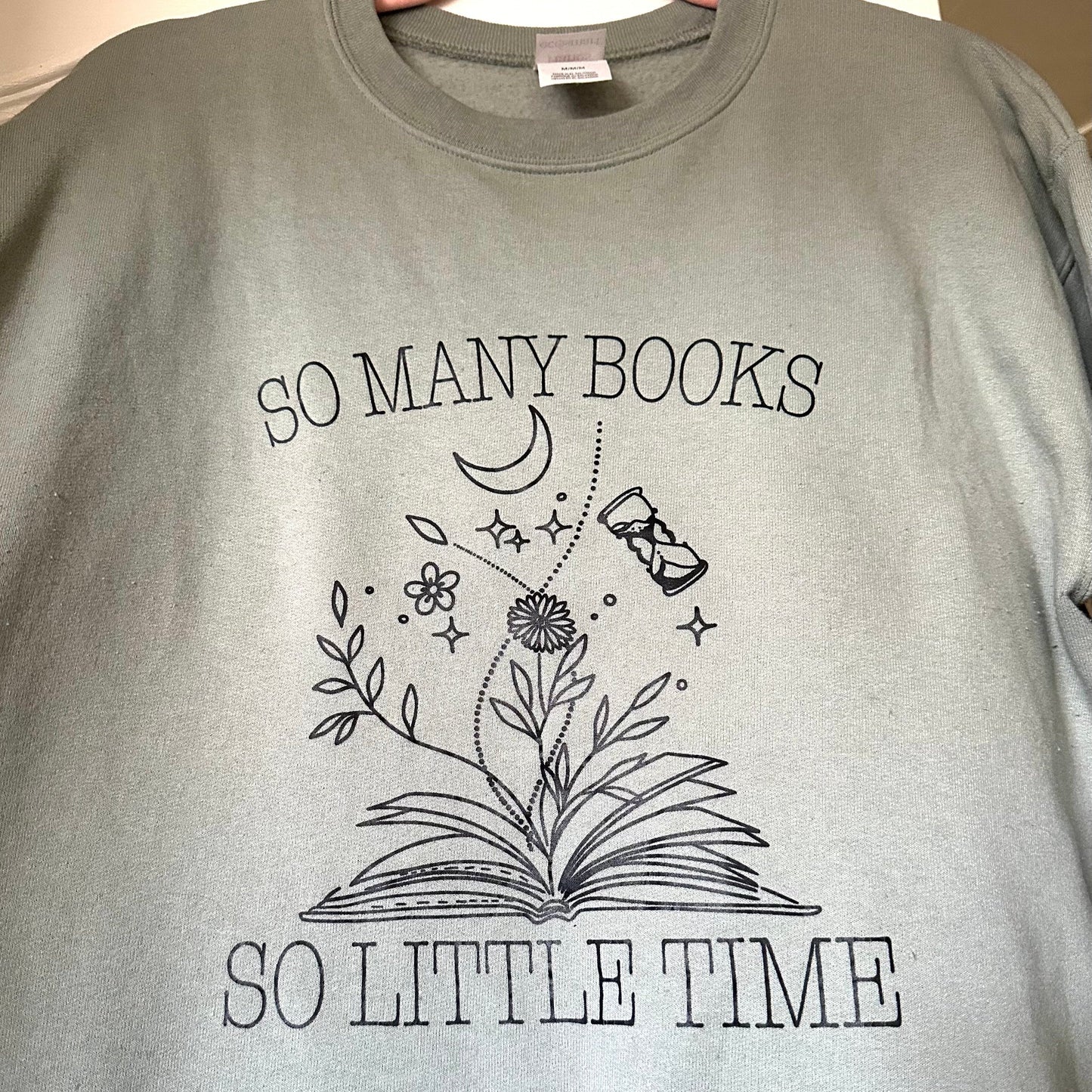 SO MANY BOOKS SO LITTLE TIME crewneck sweatshirt